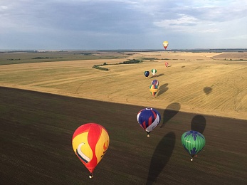Фоторепортаж: пилоты «Неба России» пролетели на воздушных шарах над Рязанской областью - 62ИНФО Фоторепортаж: пилоты «Неба России» пролетели на воздушных шарах над Рязанской областью