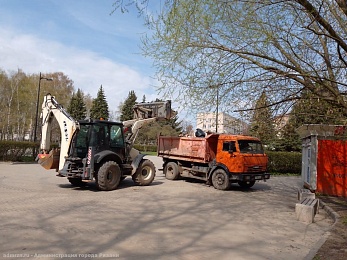 Мэрия Рязани пообещала вывезти оставшиеся мешки мусора из ЦПКиО в ближайшее время 
