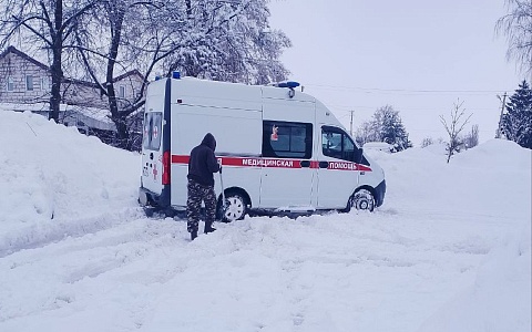 В Рязани очередная "скорая" увязла в сугробах