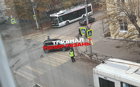 Троллейбусы остановились в Рязани из-за обрыва контактных проводов Троллейбусы остановились в Рязани из-за обрыва контактных проводов