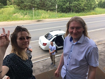 «Зовите в гости — мы приедем». Как Анфиса Охлобыстина снимает блог о Рязанской области