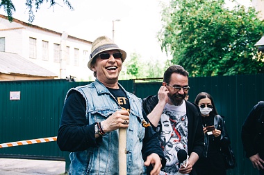 Охлобыстин и Прилепин украсили фасад будущего «Есенин-Центра» в Рязани