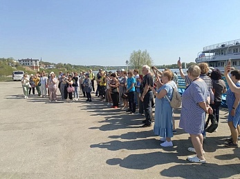 Старт сезона: в Касимове встретили первый круизный пароход "Бородино"