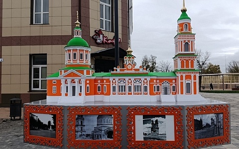 В Скопине установили новый макет утраченного храма В Скопине установили новый макет утраченного храма