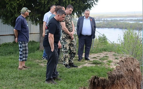 Иван Бахилов побывал на месте обрушения грунта в Елатьме