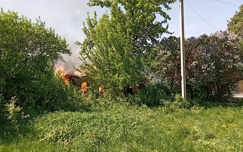 В Сараевском районе сгорели два нежилых дома