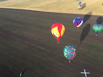 Фоторепортаж: пилоты «Неба России» пролетели на воздушных шарах над Рязанской областью - 62ИНФО Фоторепортаж: пилоты «Неба России» пролетели на воздушных шарах над Рязанской областью