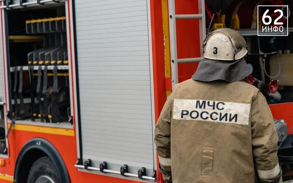 Четыре человека тушили пожар в торговой палатке в Кальном  - 62ИНФО Четыре человека тушили пожар в торговой палатке в Кальном  - 62ИНФО