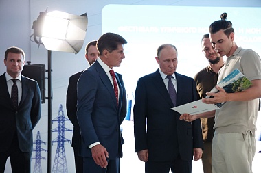 Путин посетил первый филиал НЦ «Россия» во Владивостоке