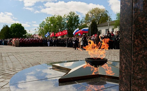 В Шилове зажгли Вечный огонь от пламени у монумента Победе в Рязани В Шилове зажгли Вечный огонь от пламени у монумента Победе в Рязани