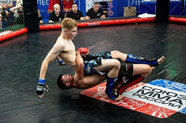 В рязанском Лесопарке прошёл турнир ММА «Битва за Рязань»