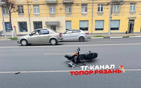 На Первомайском проспекте в Рязани водитель легковушки сбил мотоциклиста