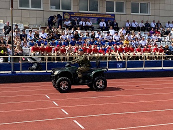 В Рязани День ВДВ отметили показательными выступлениями десантников и прыжками с парашютом