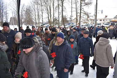 В Пителинском районе открыли мемориальную доску погибшему на СВО Сергею Мерлину 