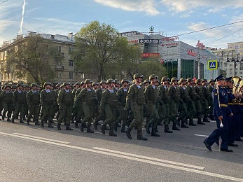 В Рязани встретили с парада Победы в Москве курсантов училища ВДВ