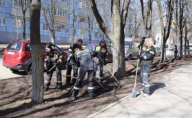 Рязанская НПК провела субботник на улице Полетаева в честь 80-летия Победы