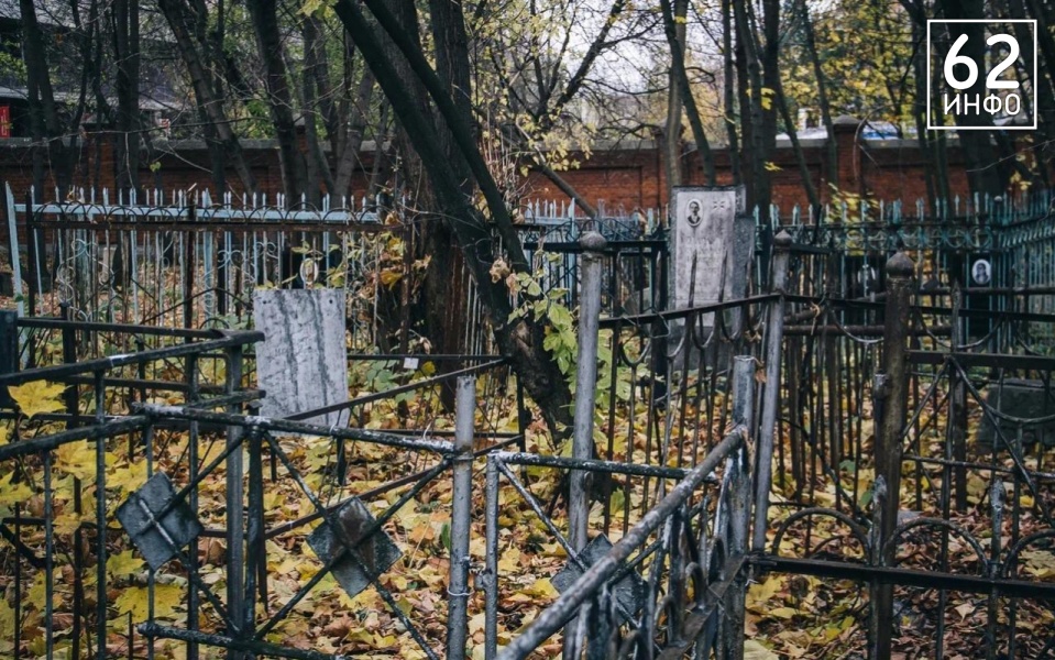 В Сасове мужчина украл могильные оградки с кладбища  - 62ИНФО