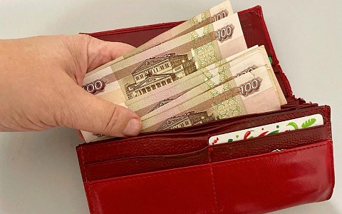 Сотрудницу пекарни заподозрили в краже 42 тысяч рублей у покупательницы