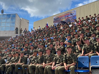 В Рязани День ВДВ отметили показательными выступлениями десантников и прыжками с парашютом