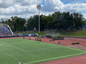 В Рязани День ВДВ отметили показательными выступлениями десантников и прыжками с парашютом