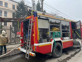 Пожар в здании училища связи в Рязани. Фоторепортаж