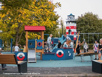В Парке морской славы в Рязани установили детскую площадку с маяком