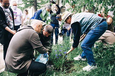 Охлобыстин и Прилепин украсили фасад будущего «Есенин-Центра» в Рязани