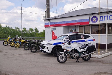 Ветераны ГАИ вышли на службу в честь наступающего праздника