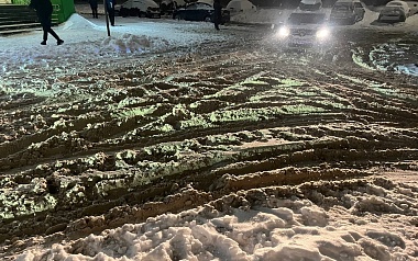 Вязнут фуры: рязанцы пожаловались на снег во дворах на Быстрецкой