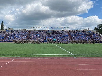 В Рязани День ВДВ отметили показательными выступлениями десантников и прыжками с парашютом