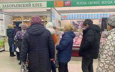 Рязанцы жалуются на ежедневные очереди за горячим заборьевским хлебом