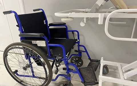 Рязанская прокуратура помогла обеспечить инвалида креслом