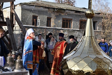 Митрополит Марк освятил колокола и купол для храма в Спасске