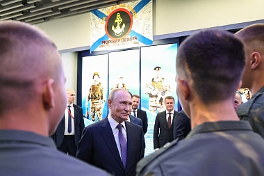 Путин посетил первый филиал НЦ «Россия» во Владивостоке