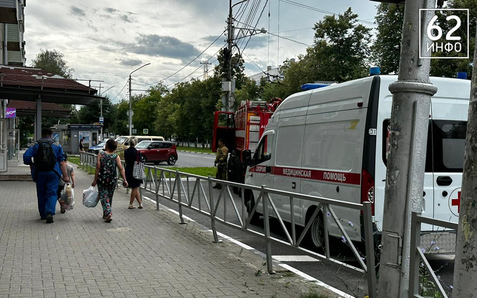 В Рязани на улице Есенина заметили пожарную машину и «скорую» - 62ИНФО