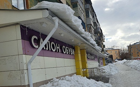 Смертельный случай уже был: рязанцы жалуются на опасную наледь на крышах