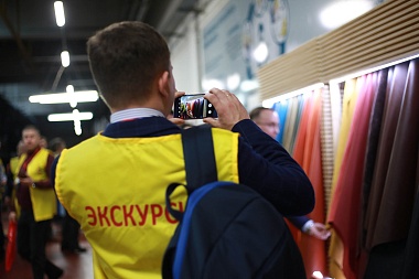 Американскому специалисту по бережливому производству показали работу кожзавода 