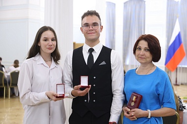 Рязанский губернатор Павел Малков поздравил лучших выпускников региона 2024 года - 62ИНФО Рязанский губернатор Павел Малков поздравил лучших выпускников региона 2024 года