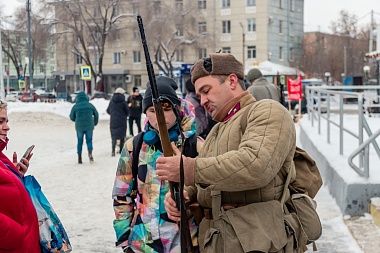 Волонтёры Победы провели в центре Рязани акцию памяти «Блокадный хлеб»