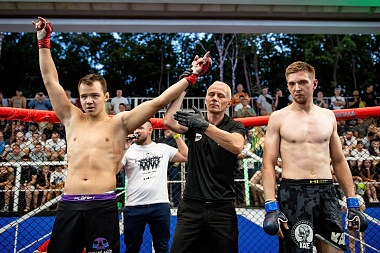 В рязанском Лесопарке прошёл турнир ММА «Битва за Рязань»