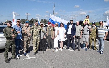 Рязанцы устроили автопробег в честь Дня Государственного флага РФ