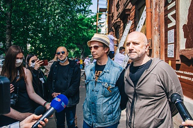 Охлобыстин и Прилепин украсили фасад будущего «Есенин-Центра» в Рязани