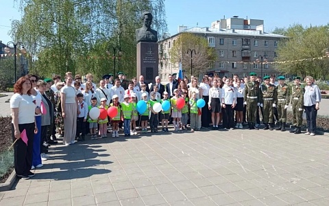 В Рязани открыли обновленный памятник Герою Советского Союза Владимиру Молодцову