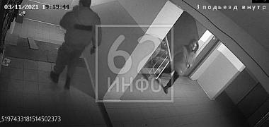 Муж пропавшей рязанки Елены Логуновой рассказал об исчезнувшей переписке и показал кадры с камер в подъезде