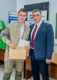 «Зелёный сад» вручил подарки рязанским выпускникам-строителям перед армией