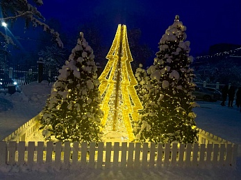 В Рязани Торговый городок украсили в советском сказочном стиле