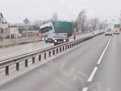 Под Рязанью образовалась пробка из-за аварии с фурами