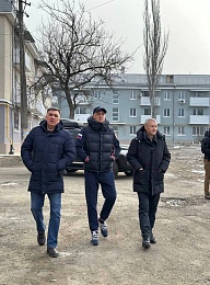 Рязанский вице-губернатор осмотрел восстановление домов в Мариуполе и Херсонской области