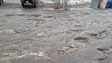 В Рязани тракторист ДБГ отказался фрезеровать ледяные ямы и застрял в них сам