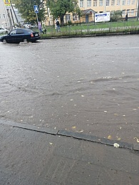 В Канищеве затопило дороги из-за дождя 